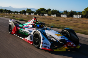 Brasileiro Lucas Di Grassi apresenta novo carro da ABB Formula E 