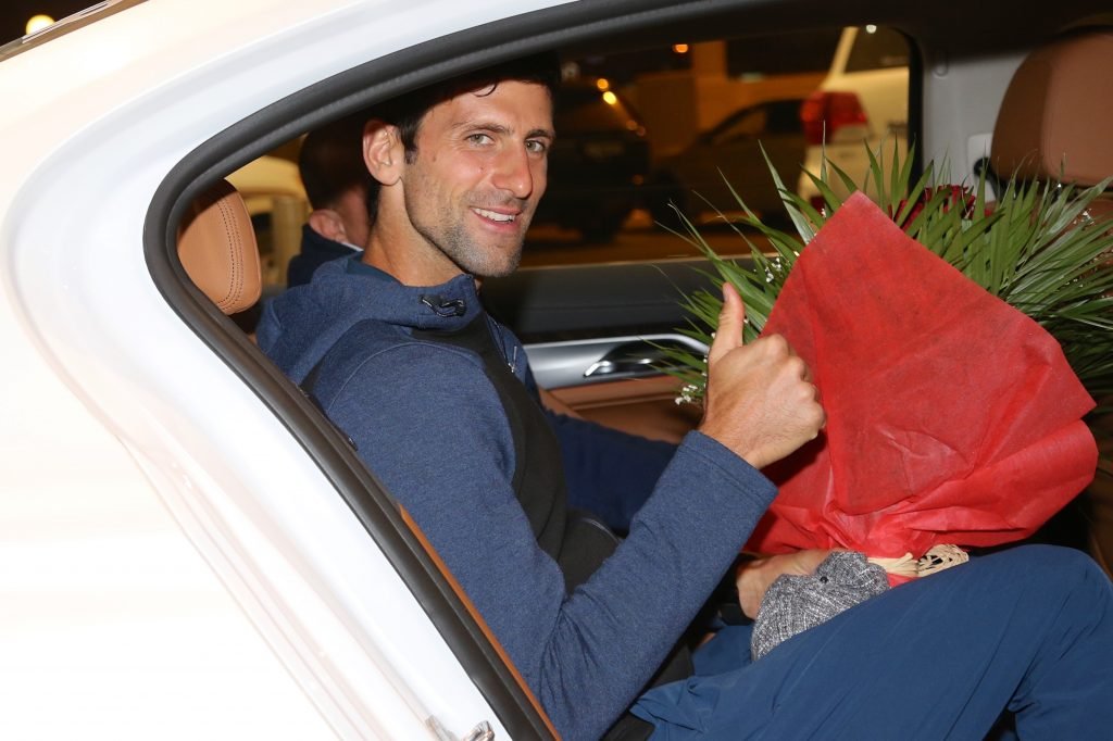 Djokovic chegando em Doha. Crédito: Samer Rejjal - QTF
