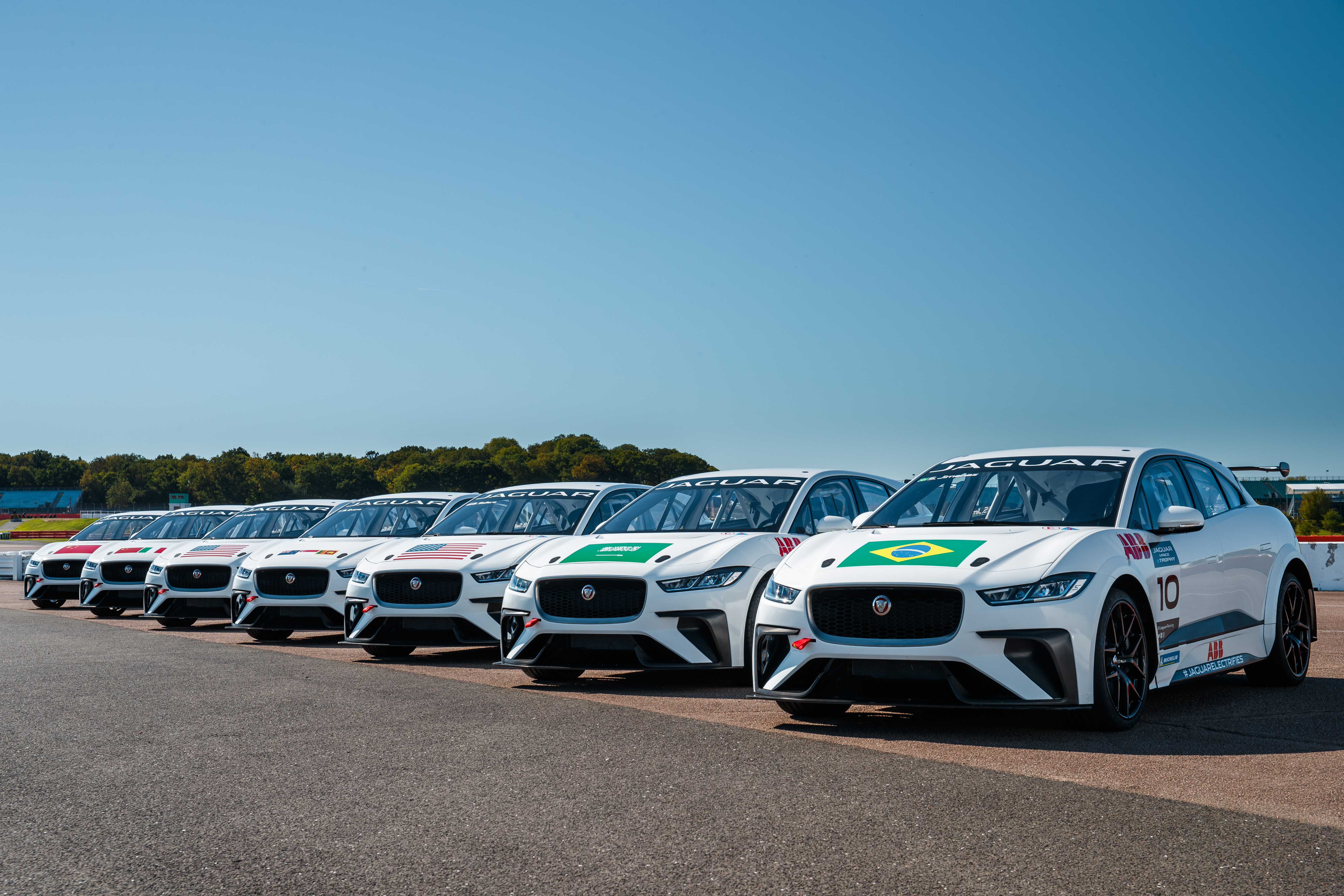 Empresa dos EUA e carros de corrida elétricos na Arábia Saudita