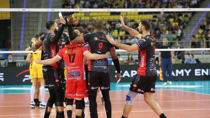 Civitanova de Leal sai na frente na primeira partida da semifinal da Champions League. Foto: Civitanova Civitanova de Leal sai na frente na primeira partida da semifinal da Champions League. Foto: Civitanova