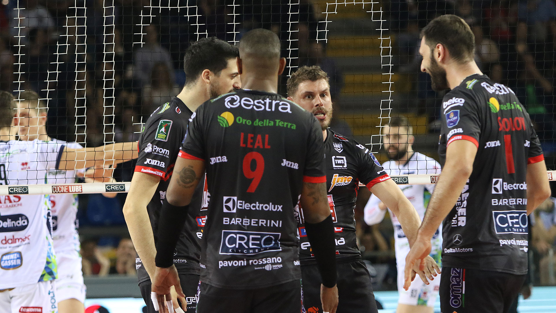 Civitanova de Leal faz partida quatro da semi e fica a uma vitória da final da Superliga Italiana. Foto: Civitanova