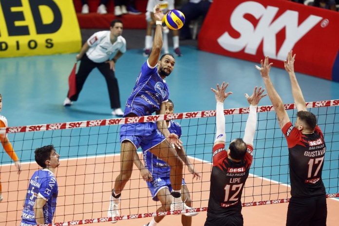 Superliga masculina 18/19: Athos Costa e Renan Michelucci podem ser campeões neste sábado (11). Foto: Ana Patrícia e Gaspar Nóbrega/Inovafoto/CBV Superliga masculina 18/19: Athos Costa e Renan Michelucci podem ser campeões neste sábado (11). Foto: Ana Patrícia e Gaspar Nóbrega/Inovafoto/CBV