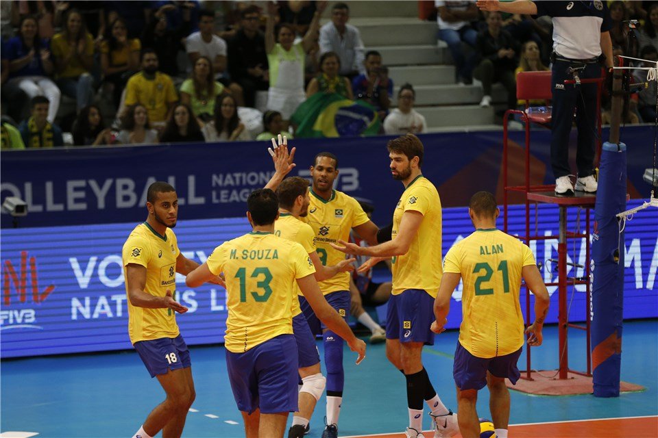 Após primeira derrota, Brasil de Yoandy Leal enfrenta a China pela Liga das Nações. Foto: FIVB