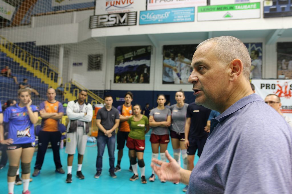 Capacitação de treinadores têm início no 2º Pro Sports Volleyball Camp. Foto: On Board Sports
