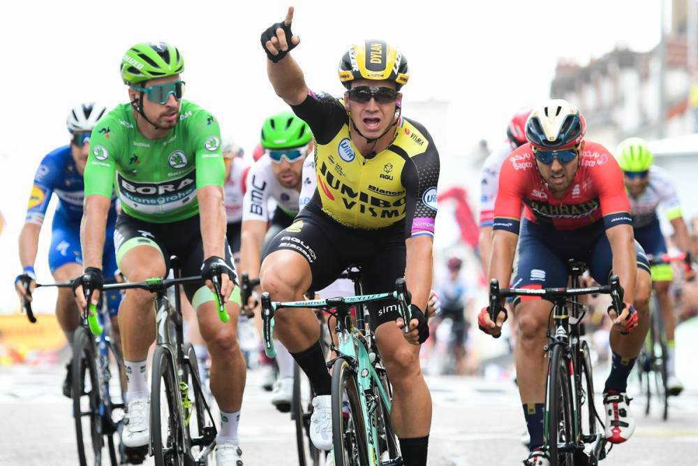 Groenewegen vence no sprint e se torna sexto ciclista a ganhar em sete etapas do Tour de France