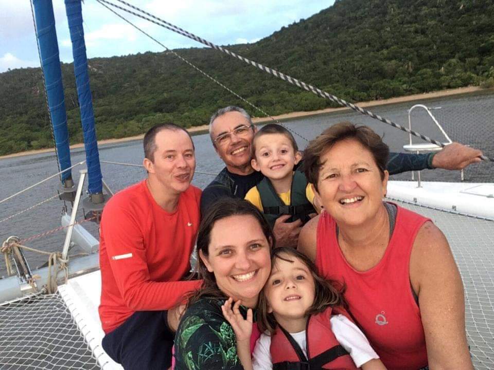 Família Previdi mora em catamarã e conta suas experiências a bordo no VelaShow. Foto: Divulgação