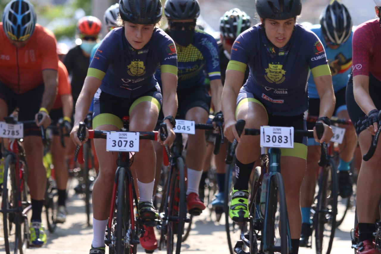 Seleção Escolinha de Triathlon no pódio do Tour de France Brasileiro
