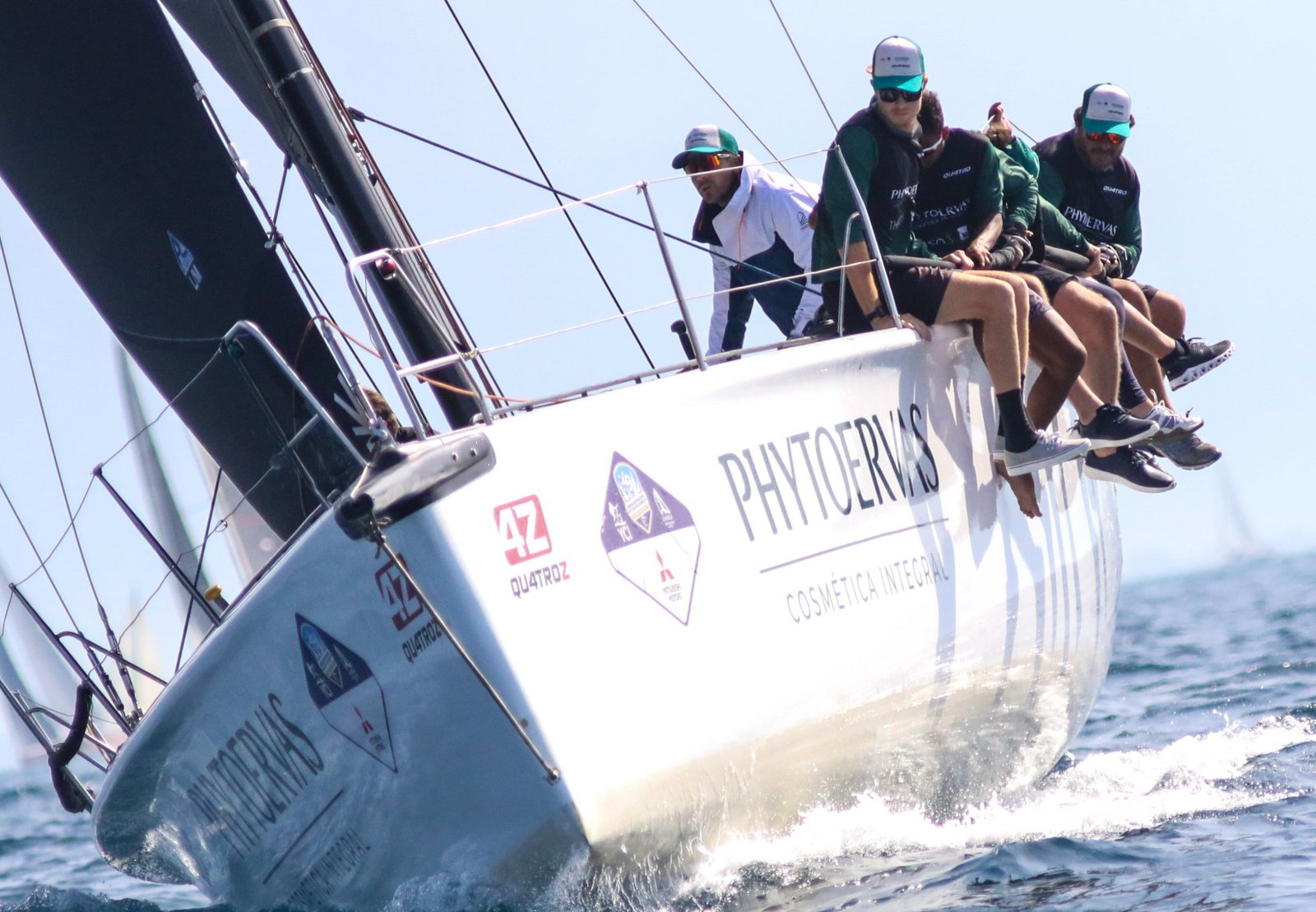 Equipe de vela oceânica Phytoervas 4Z ficou em terceiro lugar na Regata Volta da Ilha dos Arvoredos