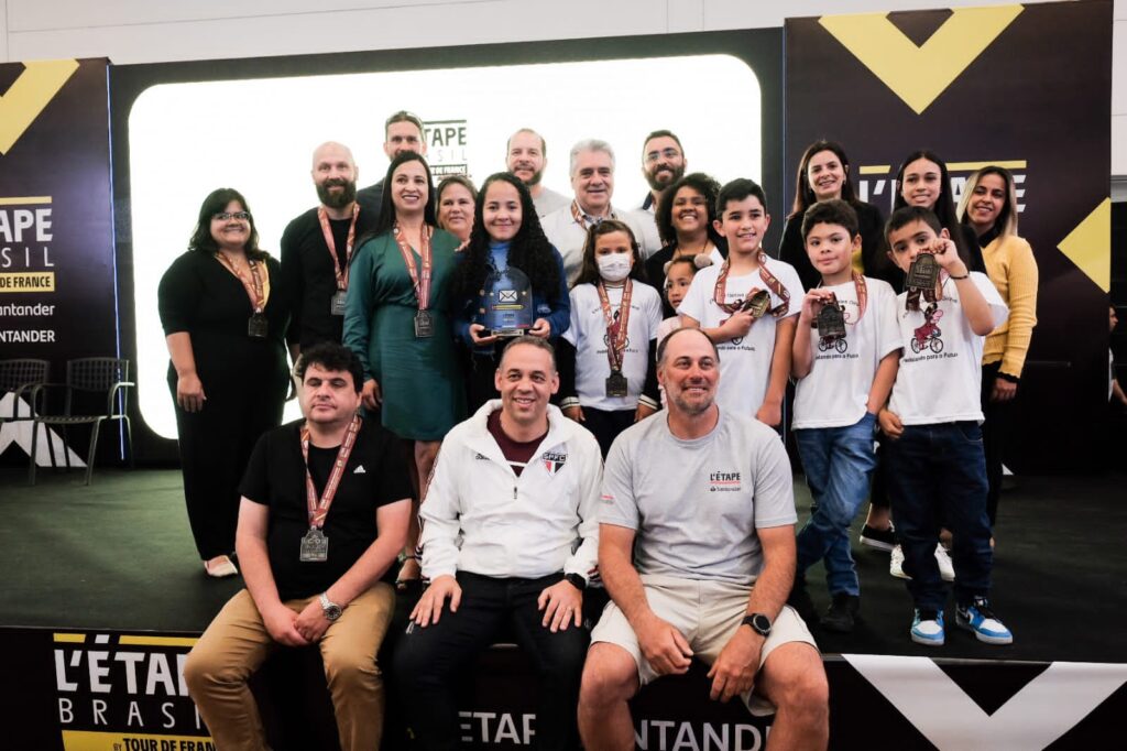 Alunos de Campos do Jordão (SP) são premiados com trabalhos sobre L'Étape Brasil by Tour de France