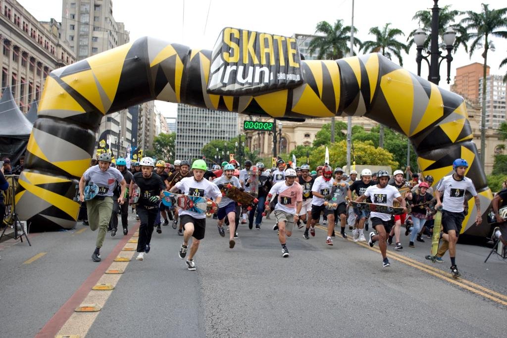 Centro histórico de São Paulo (SP) foi palco da maior corrida de skate da América Latina neste domingo (6)
