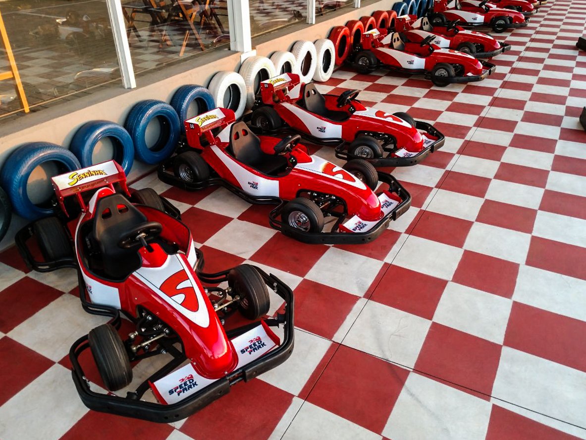 Kart Racing Ou Karting é Uma Variante Das Corridas De Moto Com Roda Aberta  Imagem de Stock Editorial - Imagem de velocidade, istambul: 173211589