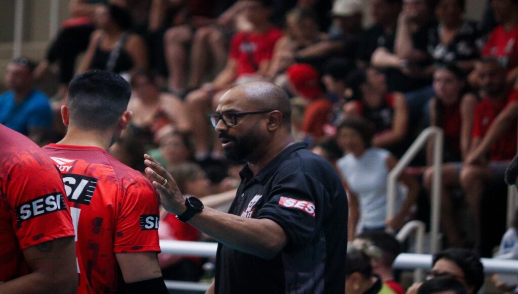 Anderson Rodrigues projeta semifinal equilibrada entre Sesi Bauru e Suzano